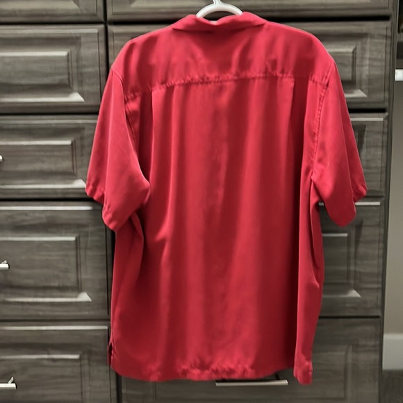 Tommy Bahama red short sleeve casual button front shirt. Size L. - Picture 3 of 5